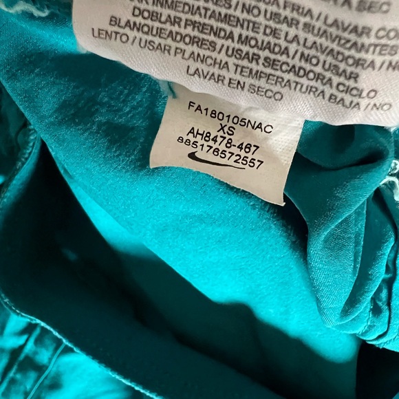 Nike womens shorts - Picture 3 of 3